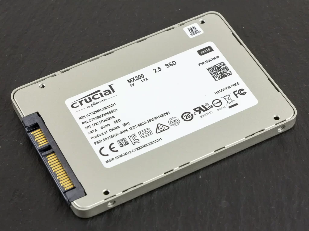 SSD SATA 2,5" Crucial 525 GB. Foto por © Raimond Spekking / CC BY-SA 4.0